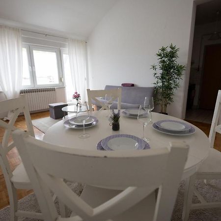 Apartman Ana Apartment โอซีเยก ภายนอก รูปภาพ