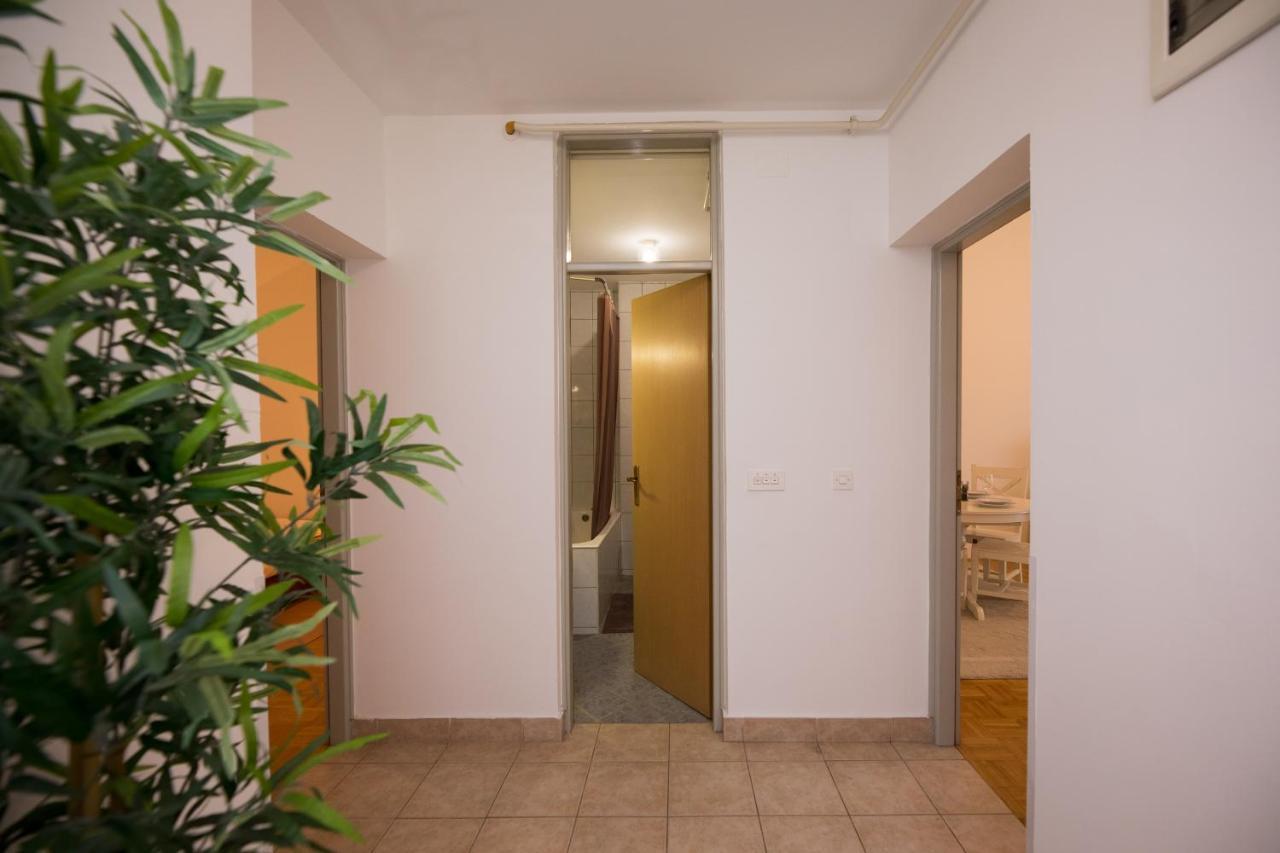 Apartman Ana Apartment โอซีเยก ภายนอก รูปภาพ