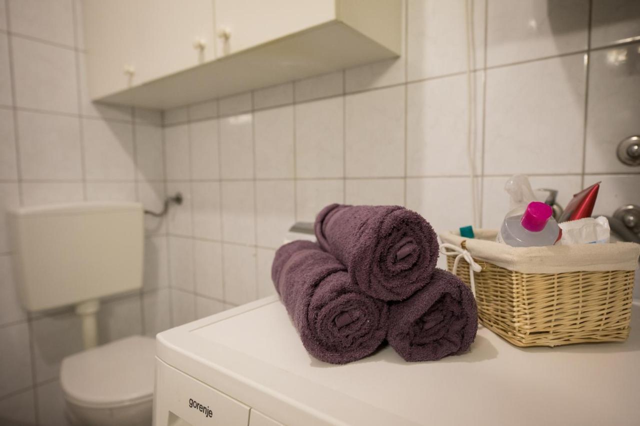 Apartman Ana Apartment โอซีเยก ภายนอก รูปภาพ