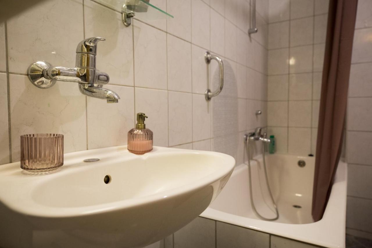 Apartman Ana Apartment โอซีเยก ภายนอก รูปภาพ
