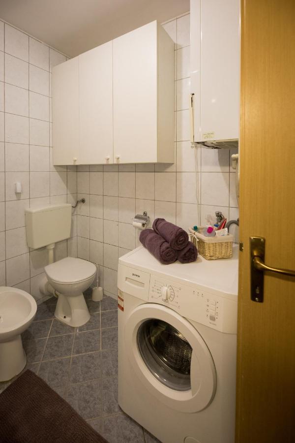 Apartman Ana Apartment โอซีเยก ภายนอก รูปภาพ