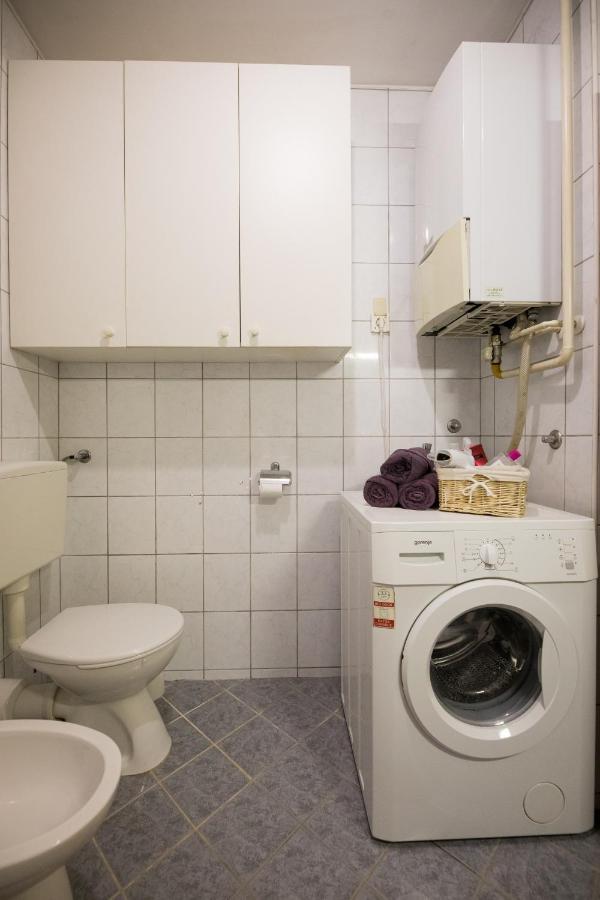 Apartman Ana Apartment โอซีเยก ภายนอก รูปภาพ