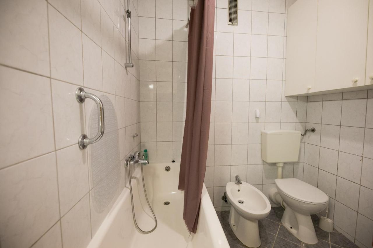 Apartman Ana Apartment โอซีเยก ภายนอก รูปภาพ