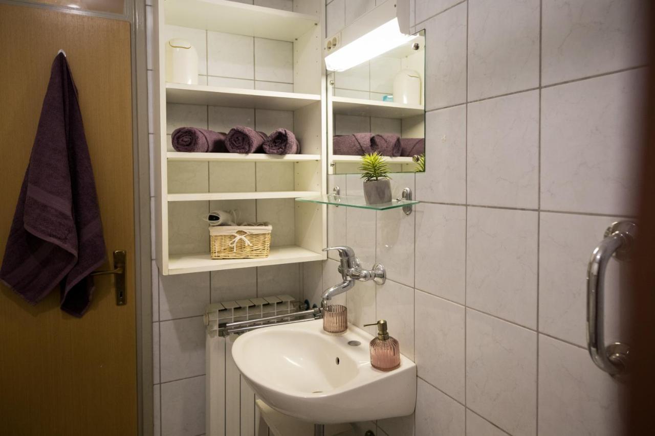 Apartman Ana Apartment โอซีเยก ภายนอก รูปภาพ